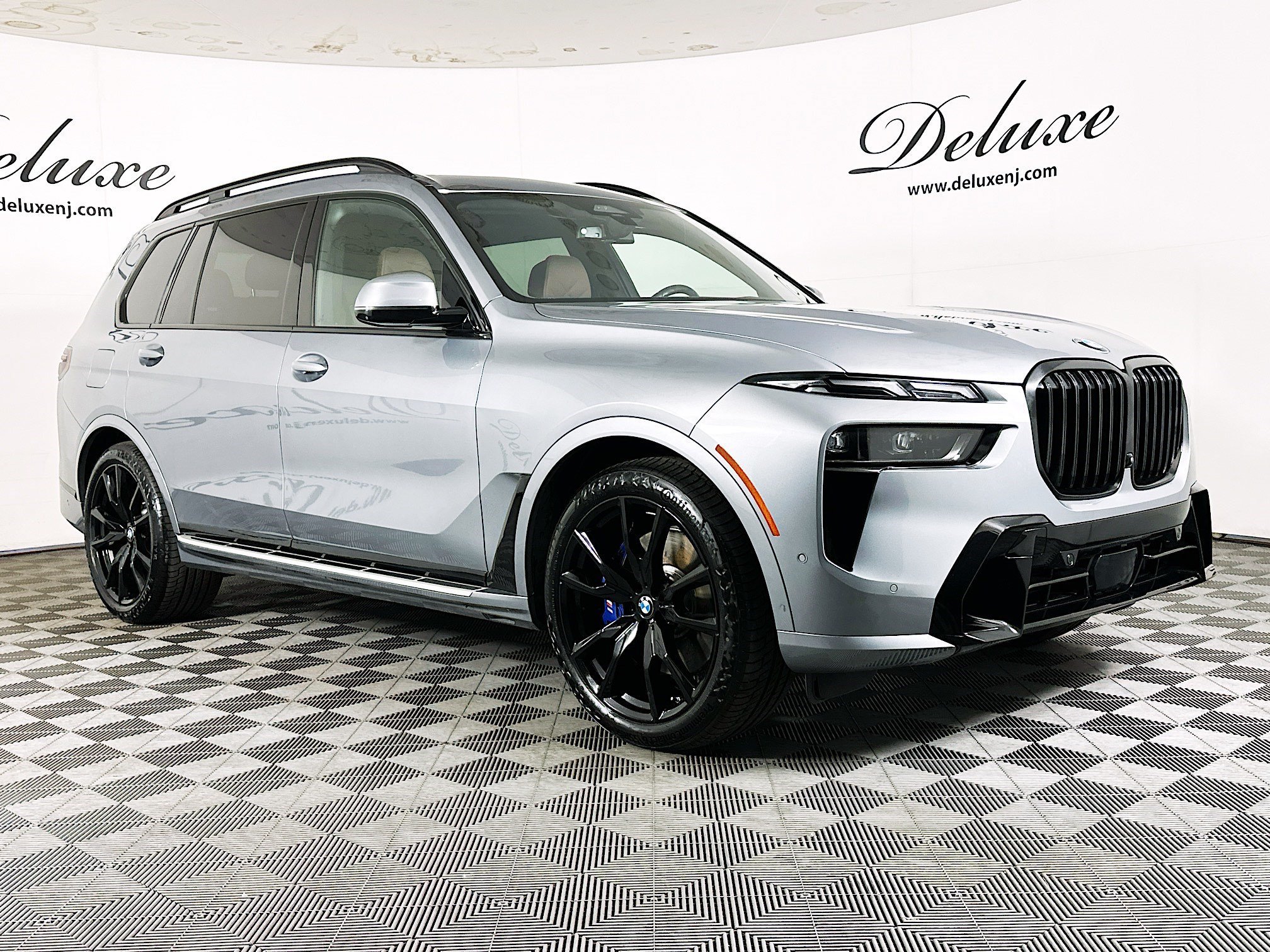 Used 2024 BMW X7 xDrive40i w/ Executive Package AWD/4WD image 1