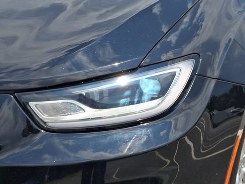 Used 2024 Chrysler Pacifica Touring-L FWD image 9