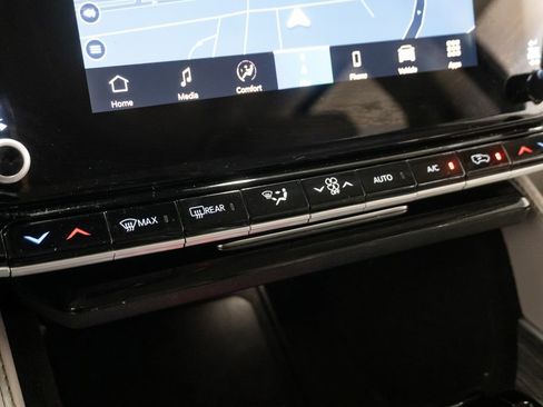 Used 2024 Jeep Wagoneer L Series II w/ Flexible Seating Group image 21