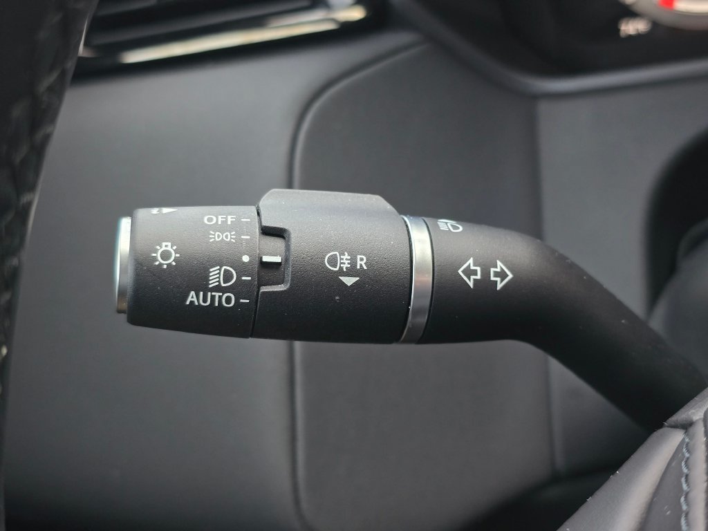 Certified 2025 Land Rover Range Rover Velar S AWD/4WD image 27