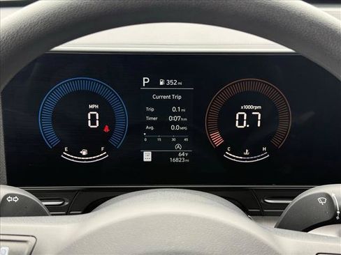 Certified 2025 Hyundai Kona SE FWD image 11