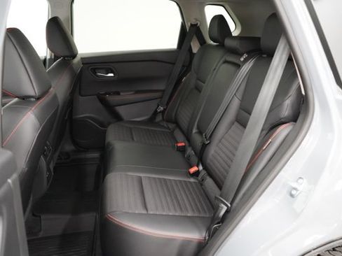 Used 2025 Nissan Rogue SV AWD/4WD image 43