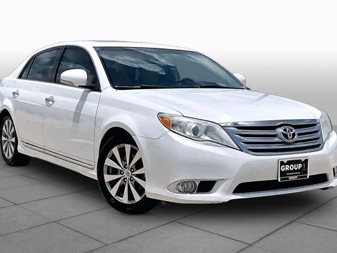 Used 2012 Toyota Avalon Limited FWD image 3