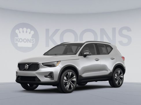 Used 2023 Volvo XC40 B5 Plus w/ Protection Package Premier AWD/4WD image 1