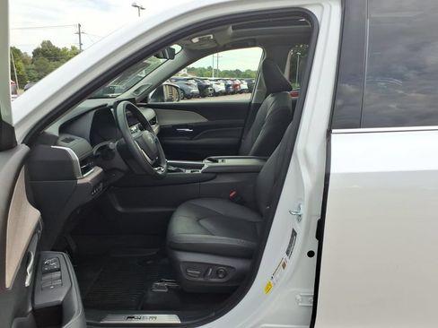 Used 2025 Toyota Grand Highlander AWD Hybrid image 4