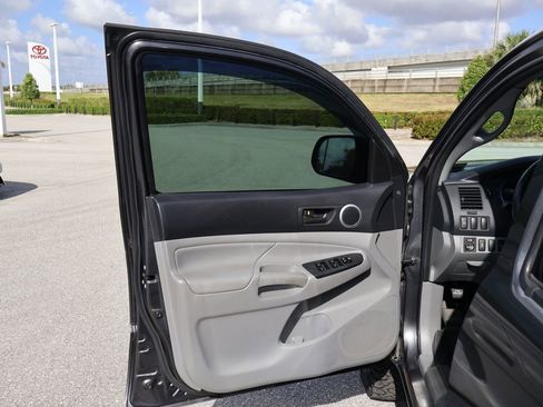Used 2012 Toyota Tacoma 4x4 Double Cab w/ SR5 Pkg image 16