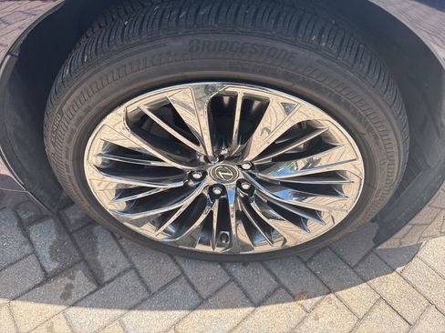 Used 2020 Lexus LS 500 w/ Accessory Package (Z2) RWD image 26