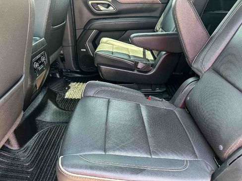 Used 2023 Chevrolet Suburban Premier AWD/4WD image 18
