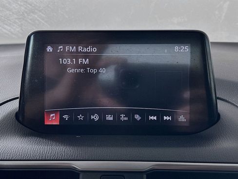 Used 2018 MAZDA MAZDA3 Touring image 18
