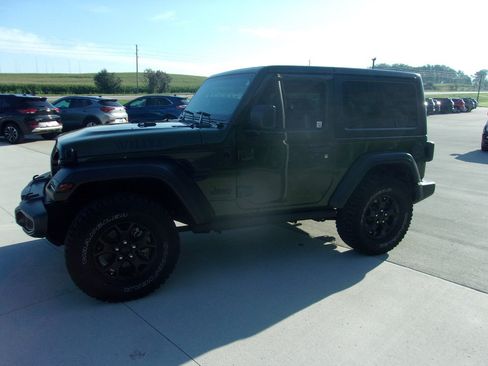Used 2021 Jeep Wrangler Sport AWD/4WD image 6