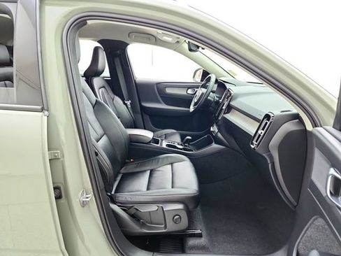 Certified 2024 Volvo XC40 B5 Core AWD/4WD image 14