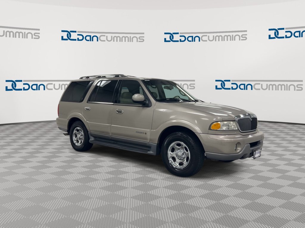 Used 2001 Lincoln Navigator 4WD image 2