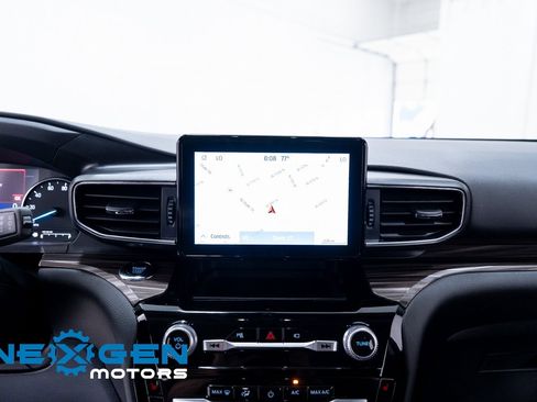 Used 2023 Ford Explorer Limited image 12
