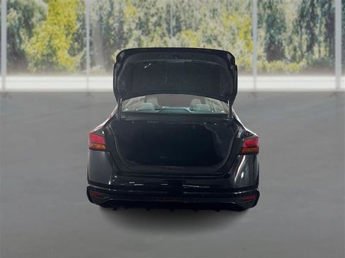 Used 2024 Nissan Altima 2.5 SV FWD image 12