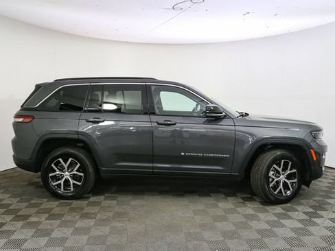 Used 2025 Jeep Grand Cherokee Limited AWD/4WD image 15