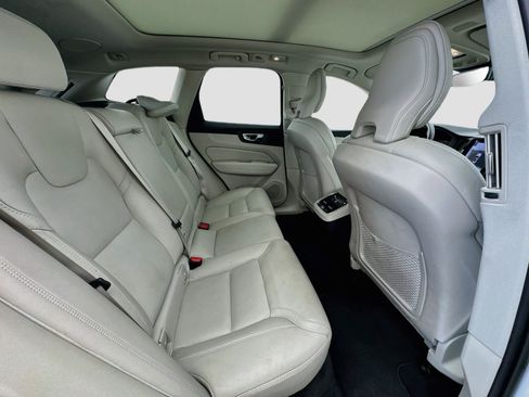 Used 2023 Volvo XC60 B5 Ultimate w/ Climate Package FWD image 19