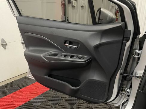 Used 2025 Nissan Versa SV w/ Trunk Package FWD image 23
