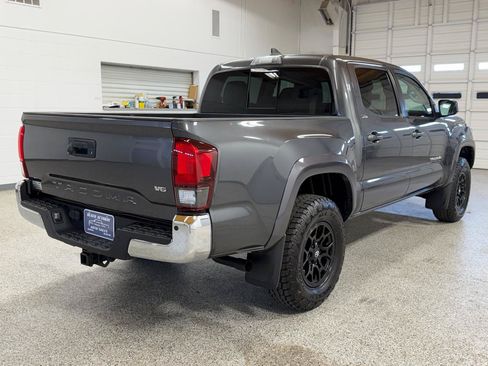 Used 2019 Toyota Tacoma SR5 AWD/4WD image 4