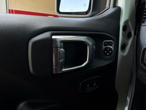 Used 2025 Jeep Wrangler Unlimited Sport AWD/4WD image 17