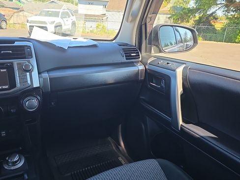 Certified 2019 Toyota 4Runner SR5 AWD/4WD image 21