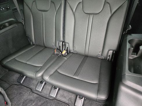 Certified 2023 Kia Sorento SX image 31