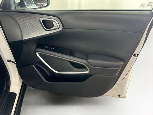 Used 2025 Kia Soul LX w/ LX Technology Package image 31