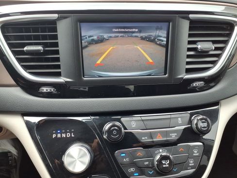 Used 2023 Chrysler Voyager LX FWD image 14
