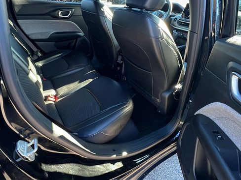 Used 2024 Jeep Compass Latitude image 21