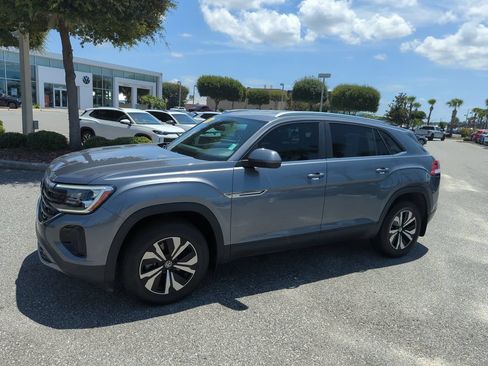 Used 2024 Volkswagen Atlas Cross Sport SE FWD image 13