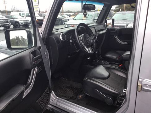 Used 2015 Jeep Wrangler Unlimited Sport image 9