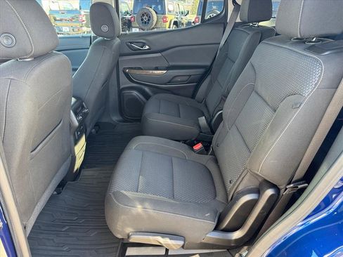 Used 2023 GMC Acadia SLE w/ Driver Convenience Package image 9