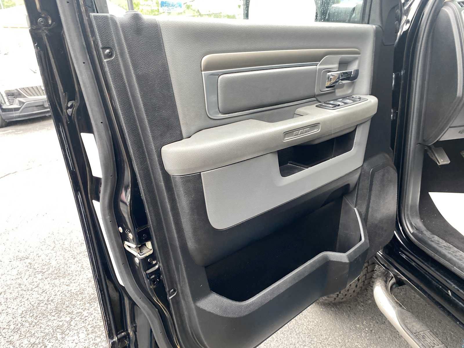 Used 2014 RAM 1500 Outdoorsman AWD/4WD image 31
