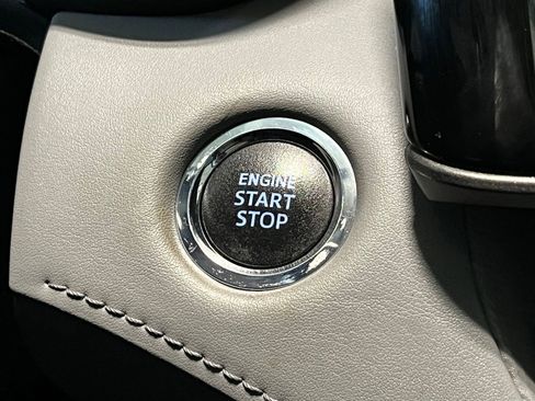 Used 2022 Toyota Highlander XLE AWD/4WD image 31