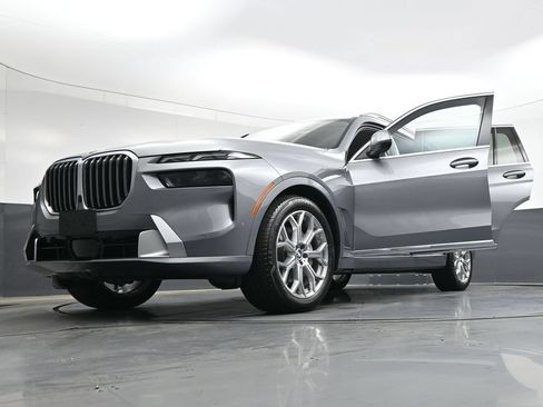 Used 2023 BMW X7 xDrive40i w/ Parking Assistance Package AWD/4WD image 48