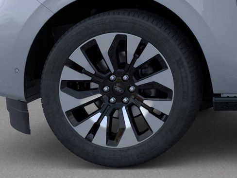 New 2025 Ford Expedition Platinum w/ Driver's Package image 21