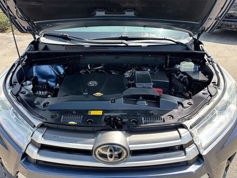 Used 2017 Toyota Highlander XLE FWD image 31