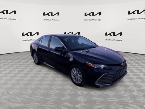 Used 2022 Toyota Camry LE image 2