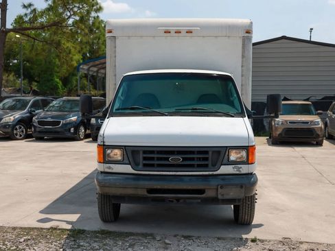 Used 2005 Ford E-350 and Econoline 350 Super Duty image 11