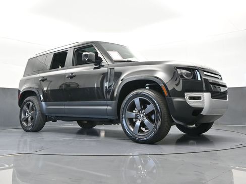 Used 2025 Land Rover Defender 110 S image 76