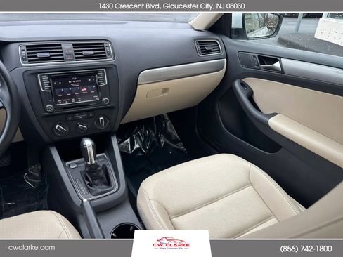 Used 2018 Volkswagen Jetta SE FWD image 16