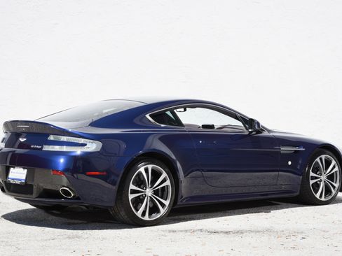 Used 2011 Aston Martin V12 Vantage Coupe RWD image 3