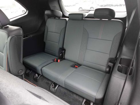 Used 2025 GMC Acadia AT4 w/ Luxury Package image 29