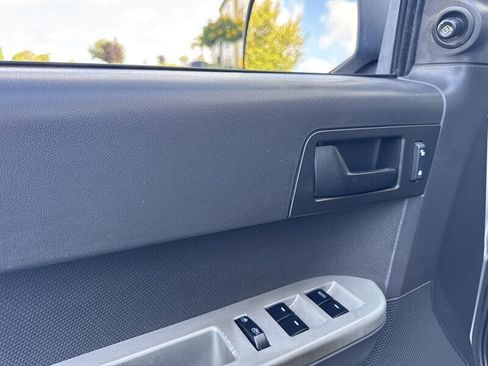 Used 2009 Ford Escape XLT image 10