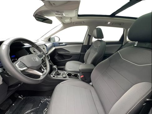 Used 2024 Volkswagen Taos SE w/ Panoramic Sunroof Package AWD/4WD image 19