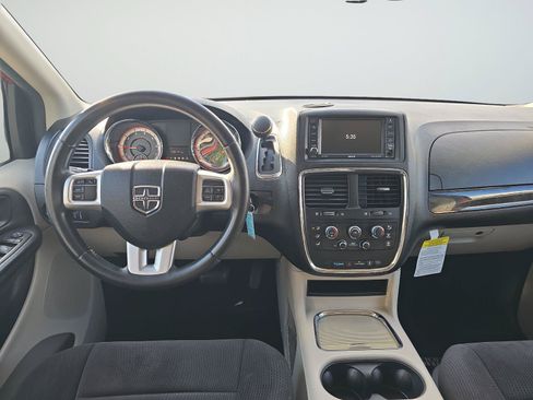 Used 2013 Dodge Grand Caravan SXT w/ UConnect Hands-Free Group FWD image 9
