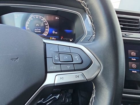 Certified 2024 Volkswagen Tiguan SE FWD image 20