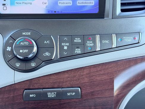 Used 2014 Toyota Sienna XLE AWD/4WD image 39