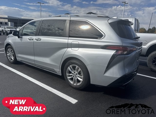 Used 2022 Toyota Sienna Limited FWD image 13