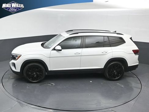 Used 2026 Volkswagen Atlas SE FWD image 12