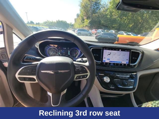 Used 2023 Chrysler Pacifica Limited FWD image 5